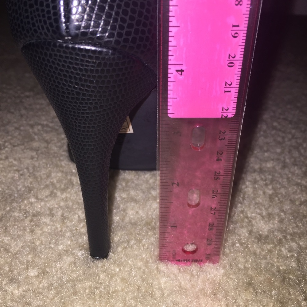 🔥🔥🔥 SALE 🔥🔥🔥 VERY SEXY!!! T-Strap Sandals. - Picture 5 of 5